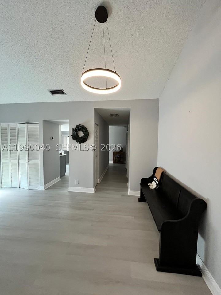 3931 Sw 84th Ter - Photo 5 of 9