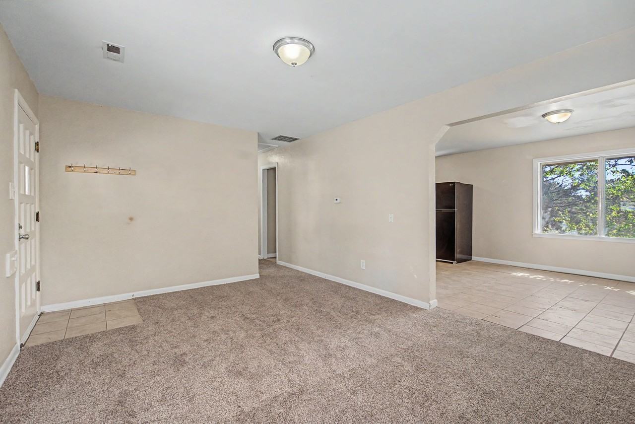 1121 Cooper Ave #201 - Photo 3 of 28