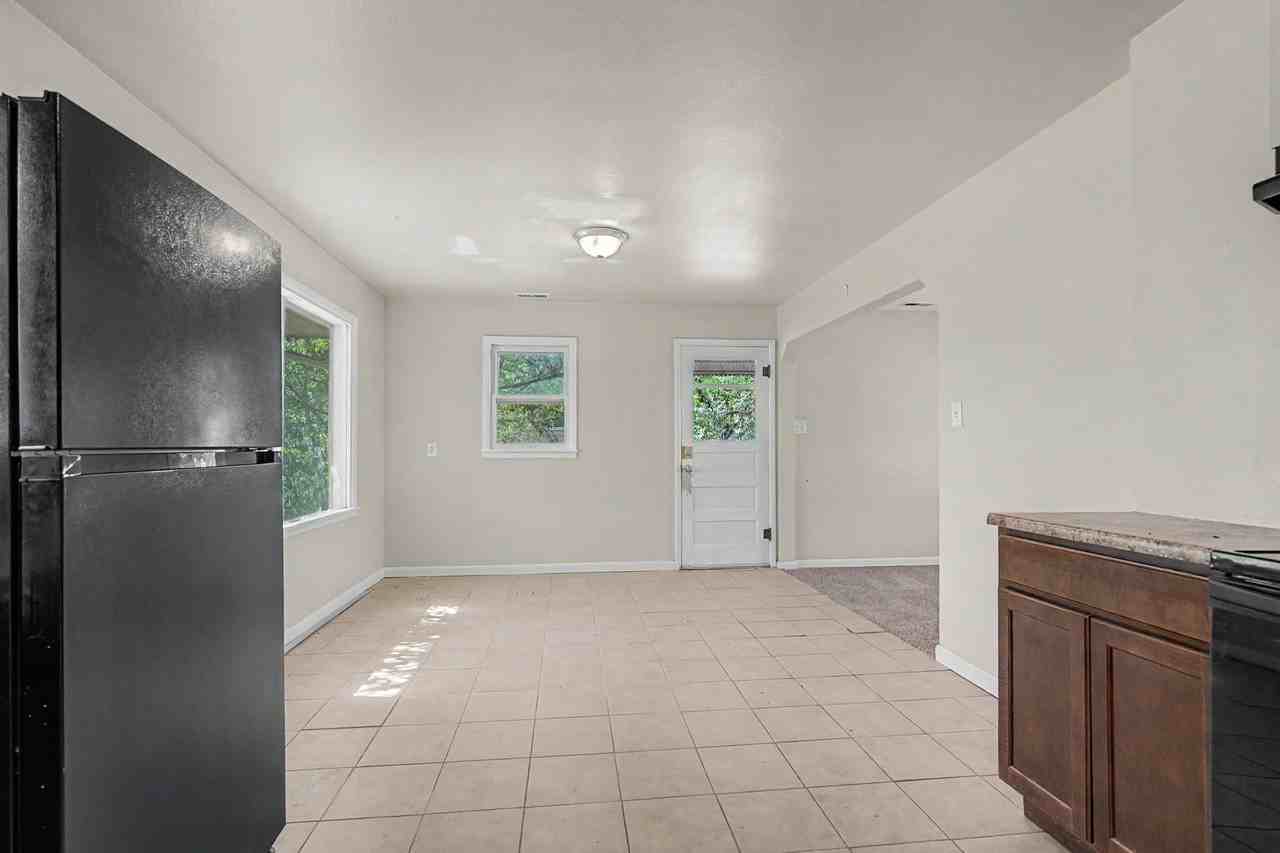 1121 Cooper Ave #201 - Photo 7 of 28