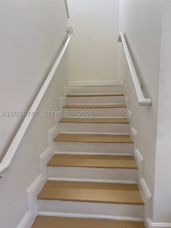 3125 Ne 184th St - Photo 5 of 44
