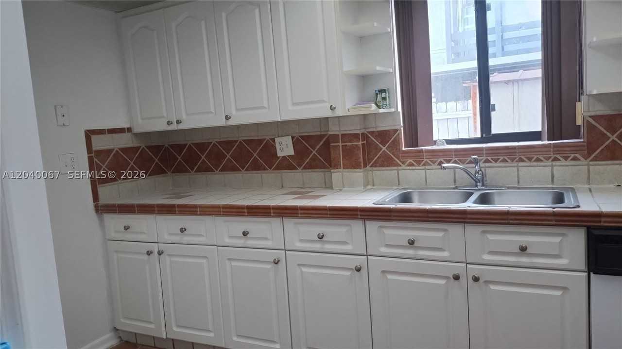 7115 Sw 111th Pl #0 - Photo 2 of 7