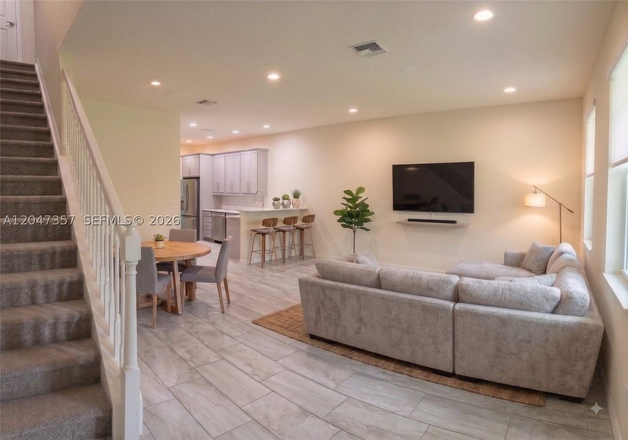 4022 Long Leaf Ln #4022 - Photo 2 of 18