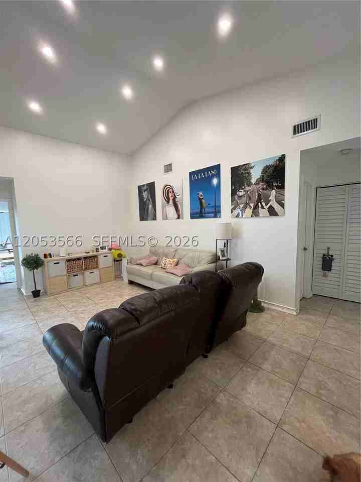 14419 Sw 142nd Ct - Photo 2 of 19