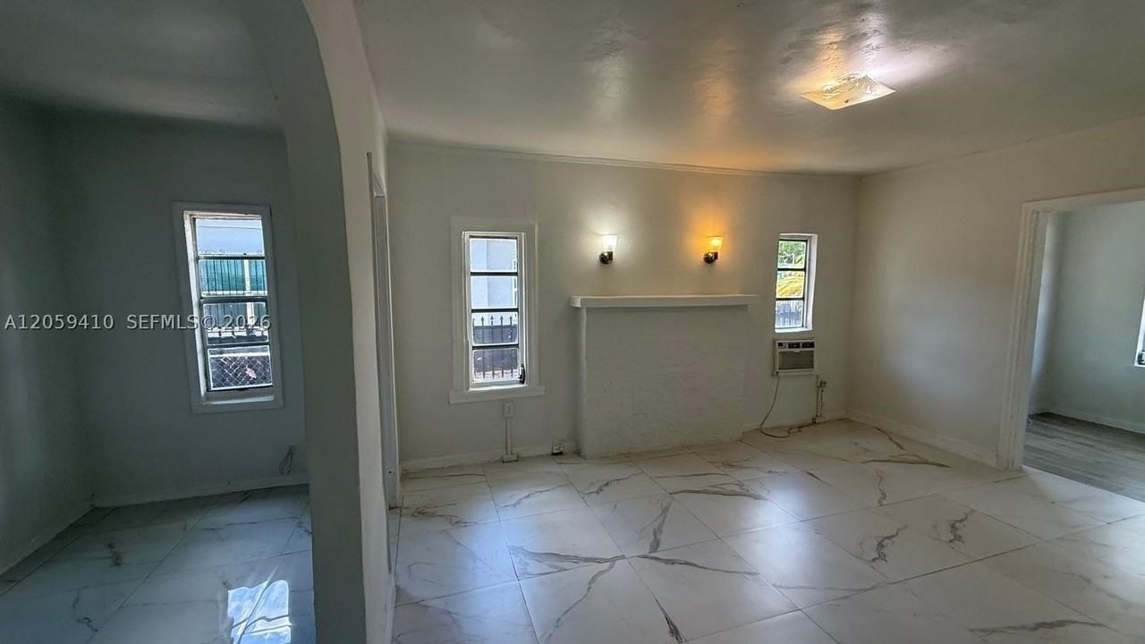 836 Nw 29th Ter - Photo 3 of 9