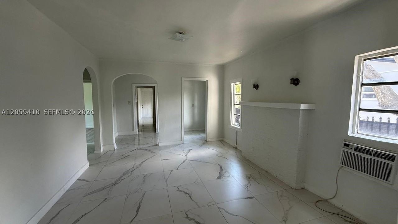 836 Nw 29th Ter - Photo 4 of 9