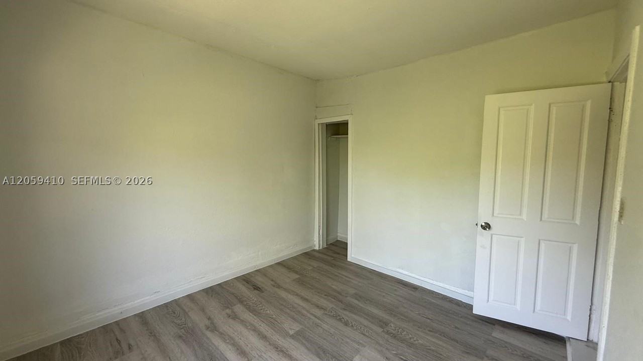 836 Nw 29th Ter - Photo 5 of 9