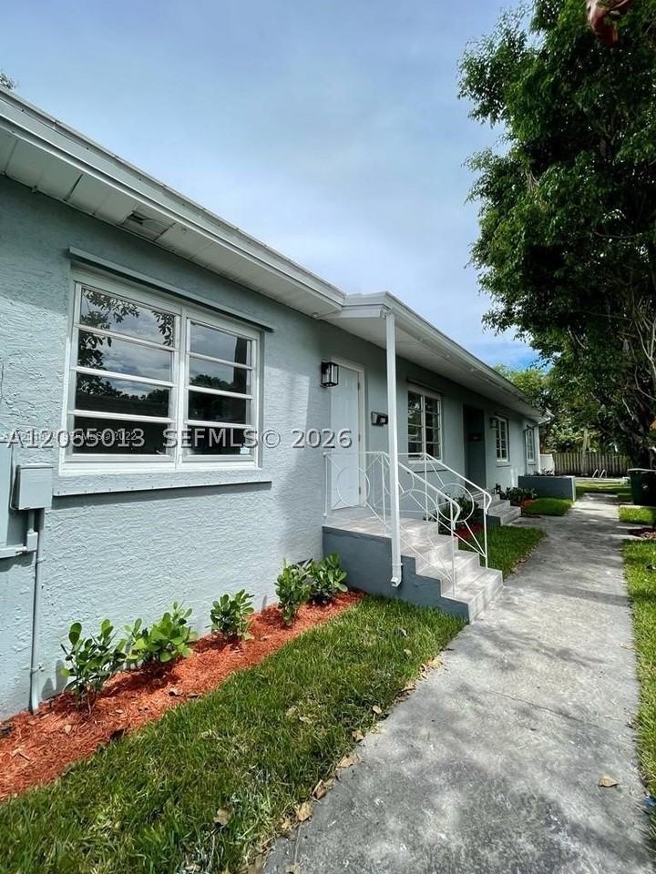 820 Se 12th St #1