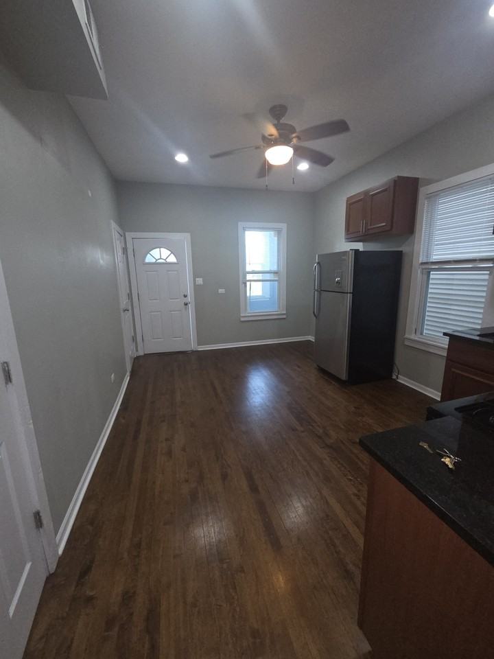 1332 W Barry Ave #2 - Photo 2 of 13