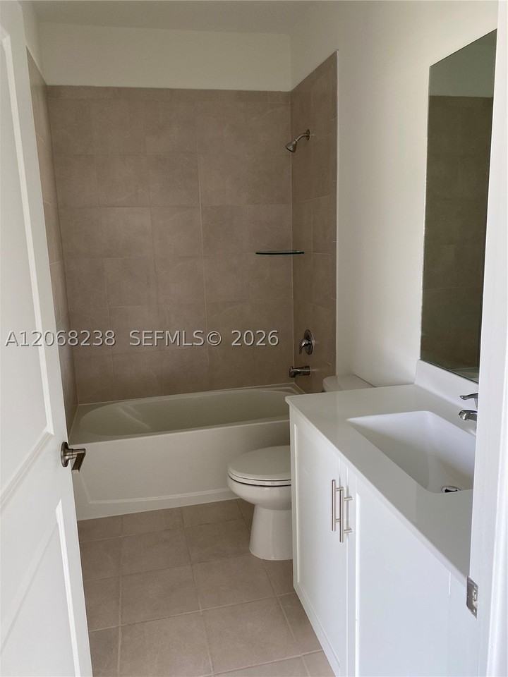 20696 Ne 7th Pl #20696 - Photo 4 of 6