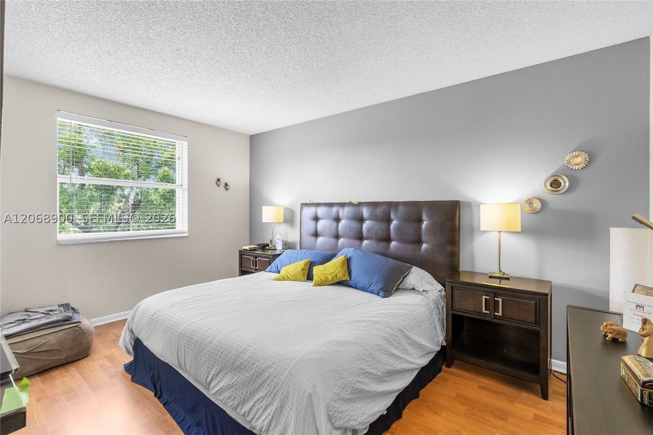12614 Nw 12th Ct - Photo 5 of 39