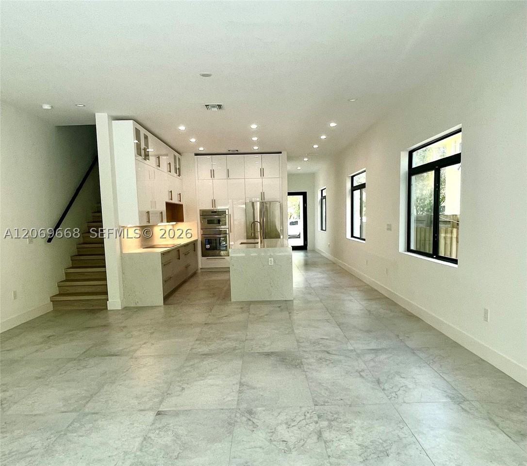 602 Sw 7th Ave #0 - Photo 6 of 36