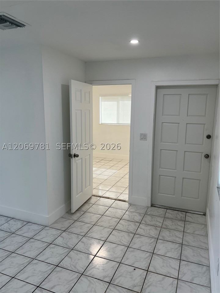 13735 Nw 23rd Ave - Photo 4 of 35
