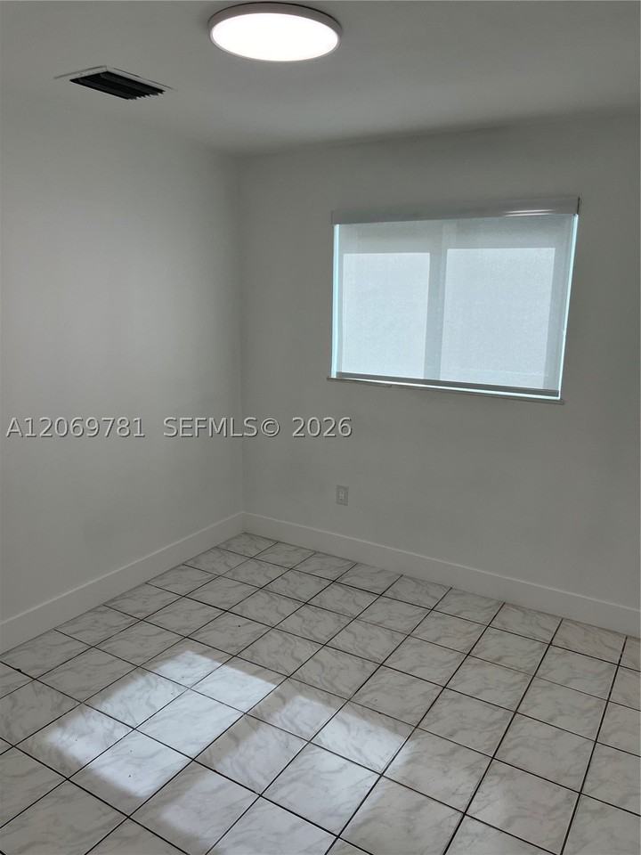 13735 Nw 23rd Ave - Photo 5 of 35