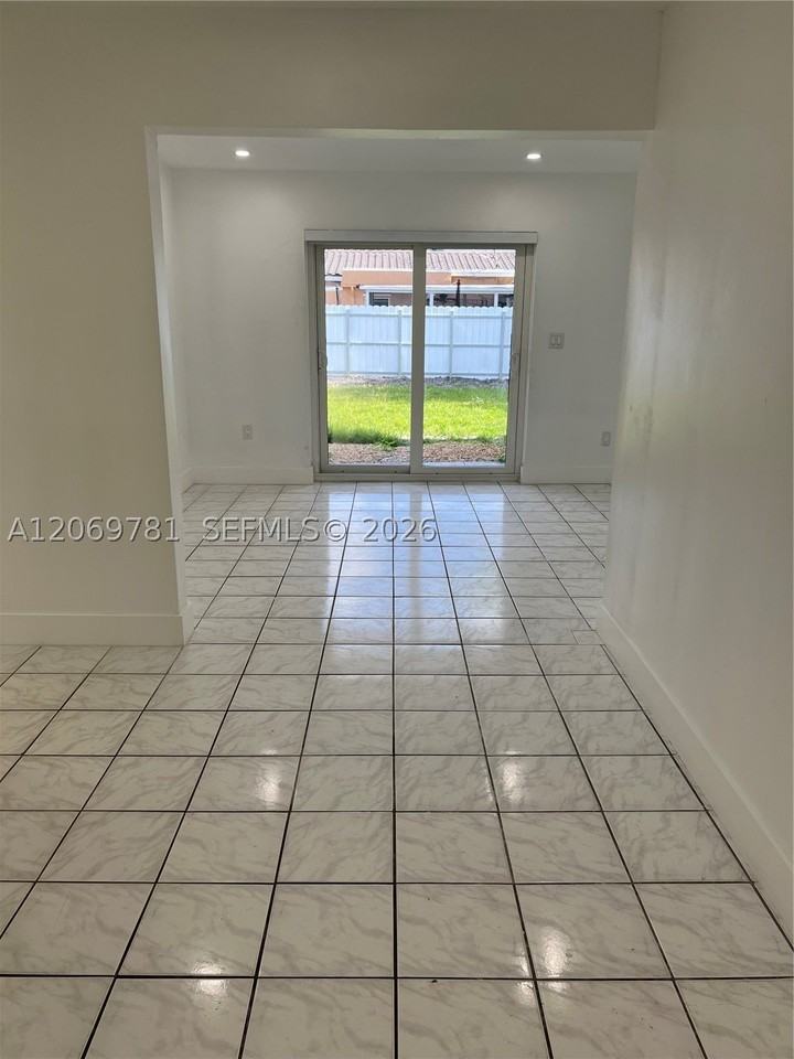 13735 Nw 23rd Ave - Photo 7 of 35