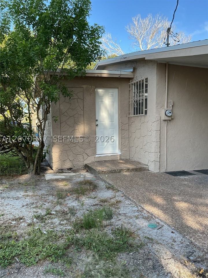 2605 Avenue F - Photo 3 of 25