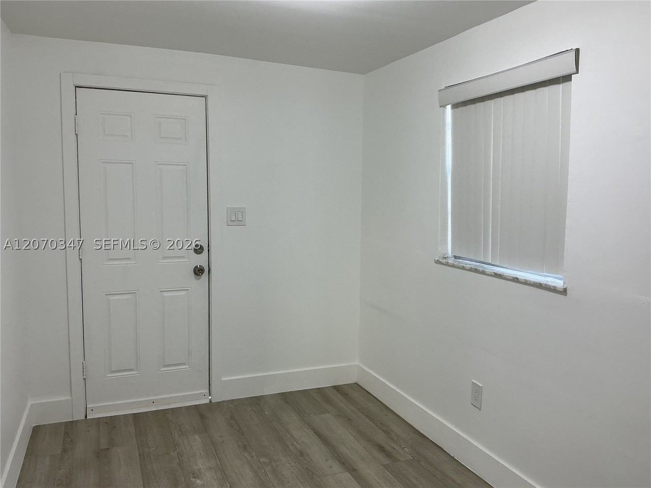 2605 Avenue F - Photo 4 of 25