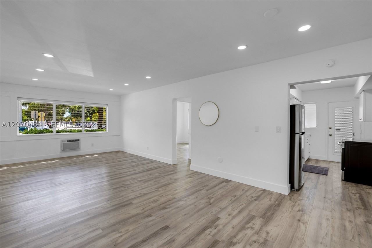 2250 Bay Dr #7 - Photo 6 of 24