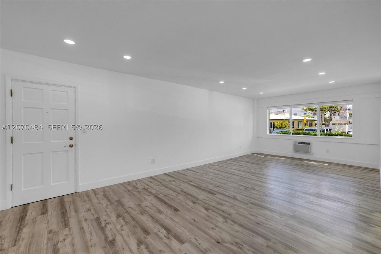 2250 Bay Dr #7 - Photo 7 of 24