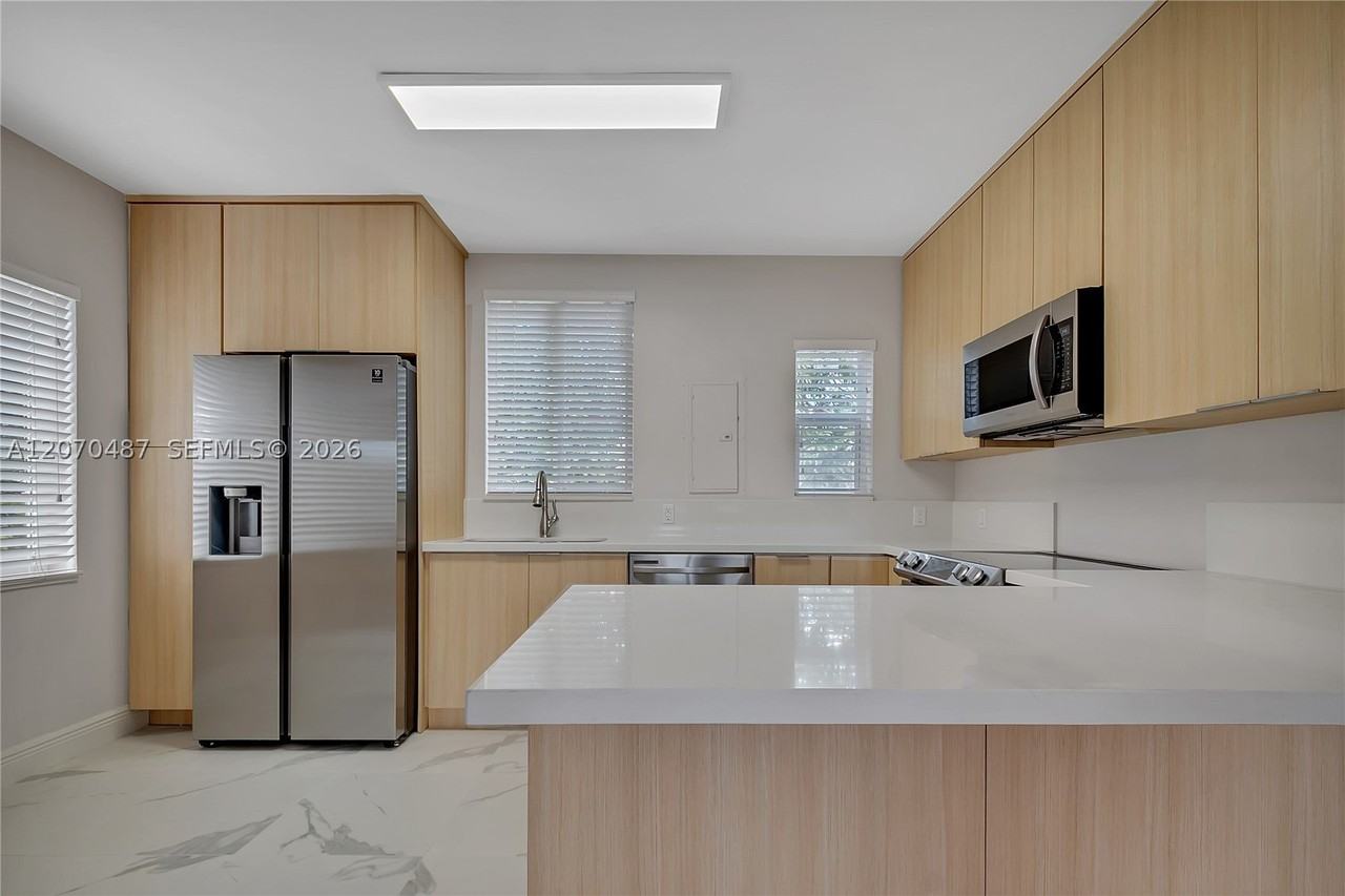 3783 Sw 27th St #0 - Photo 5 of 21