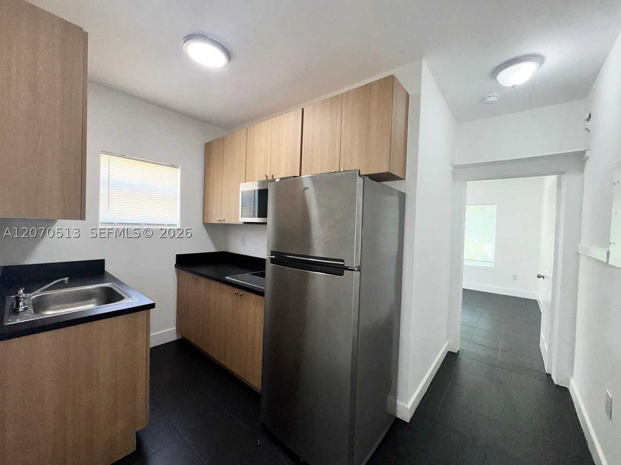 1631 Nw 3rd St #5 - Photo 2 of 11