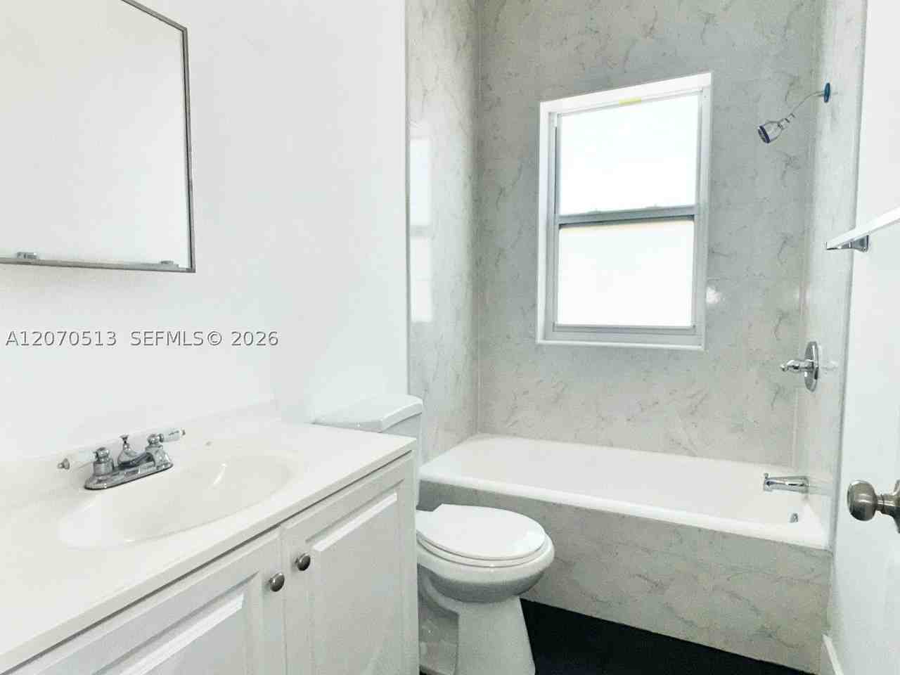 1631 Nw 3rd St #5 - Photo 7 of 11