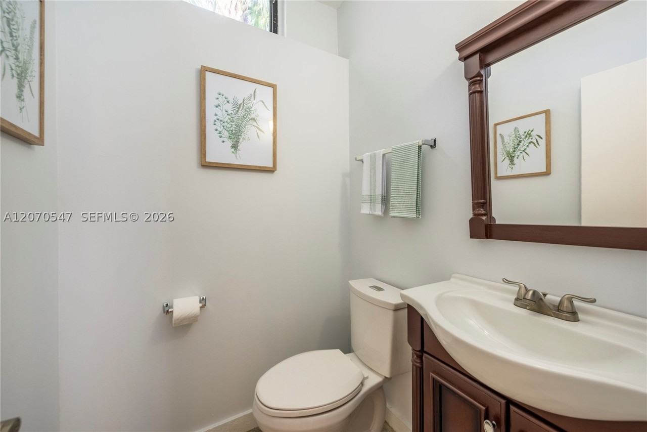 1501 Ne 24th St #1 - Photo 6 of 30