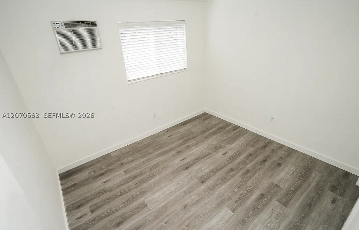 1043 Nw 5th St #5 - Photo 5 of 13