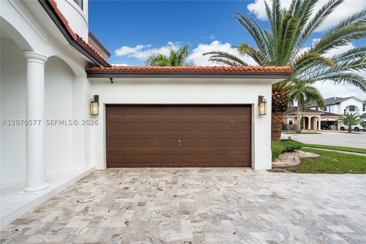 15011 Sw 11th St - Photo 5 of 50