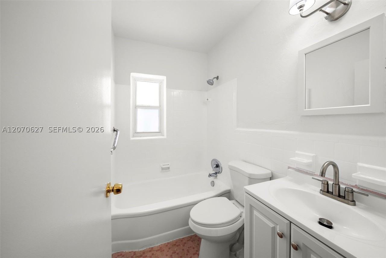 5730 Sw 42nd Ter - Photo 6 of 14