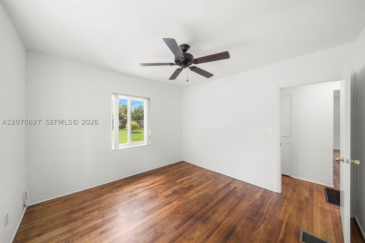 5730 Sw 42nd Ter - Photo 7 of 14