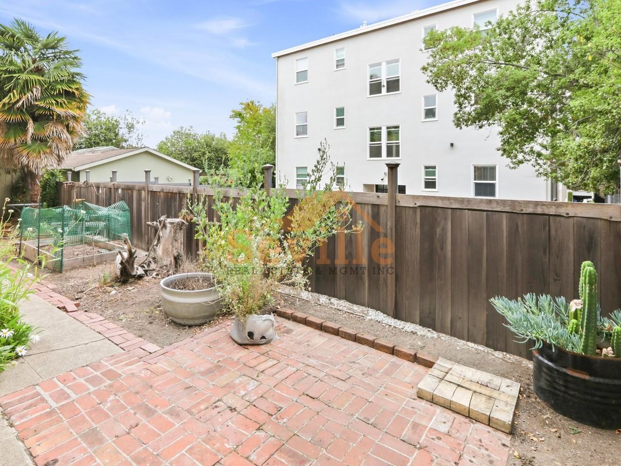 1526 Arch Street - Photo 6 of 11