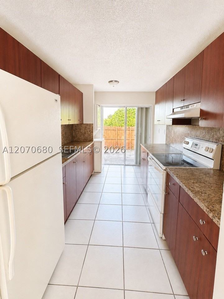 28331 Sw 141st Ct - Photo 7 of 16