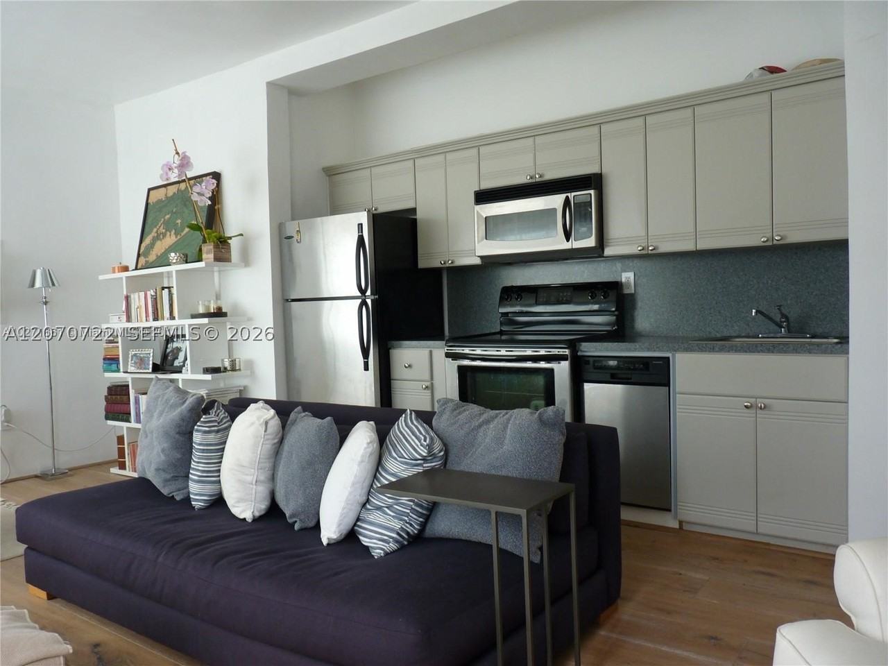 820 Euclid Ave #204 - Photo 4 of 15