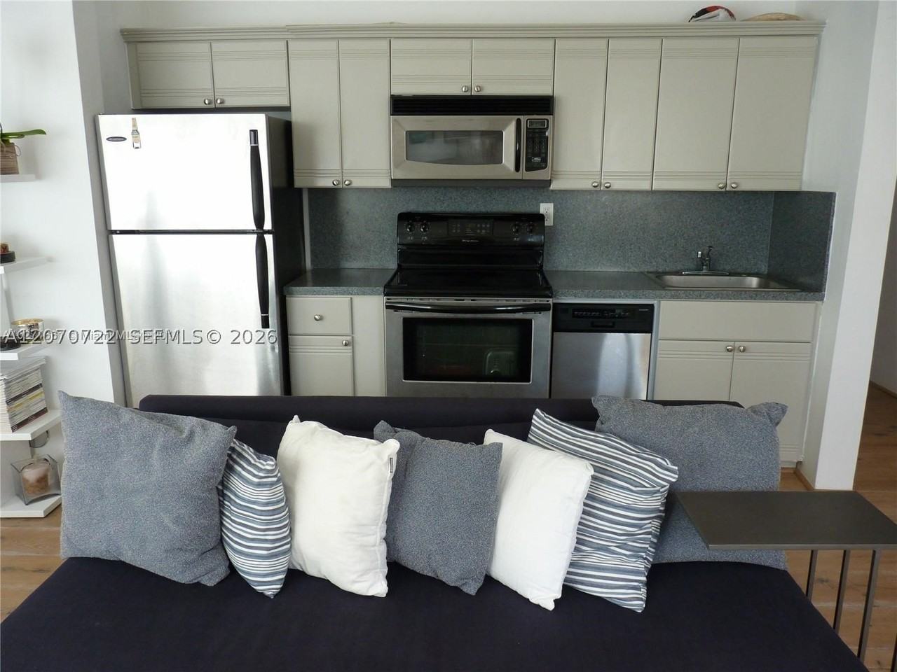 820 Euclid Ave #204 - Photo 5 of 15