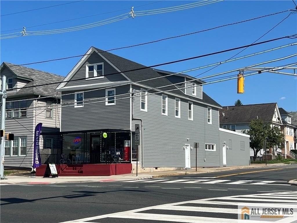 588 Livingston Ave #2B