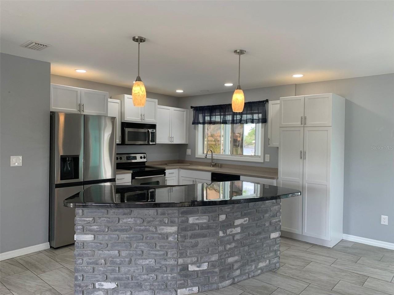 9500 Attica Cir - Photo 5 of 31
