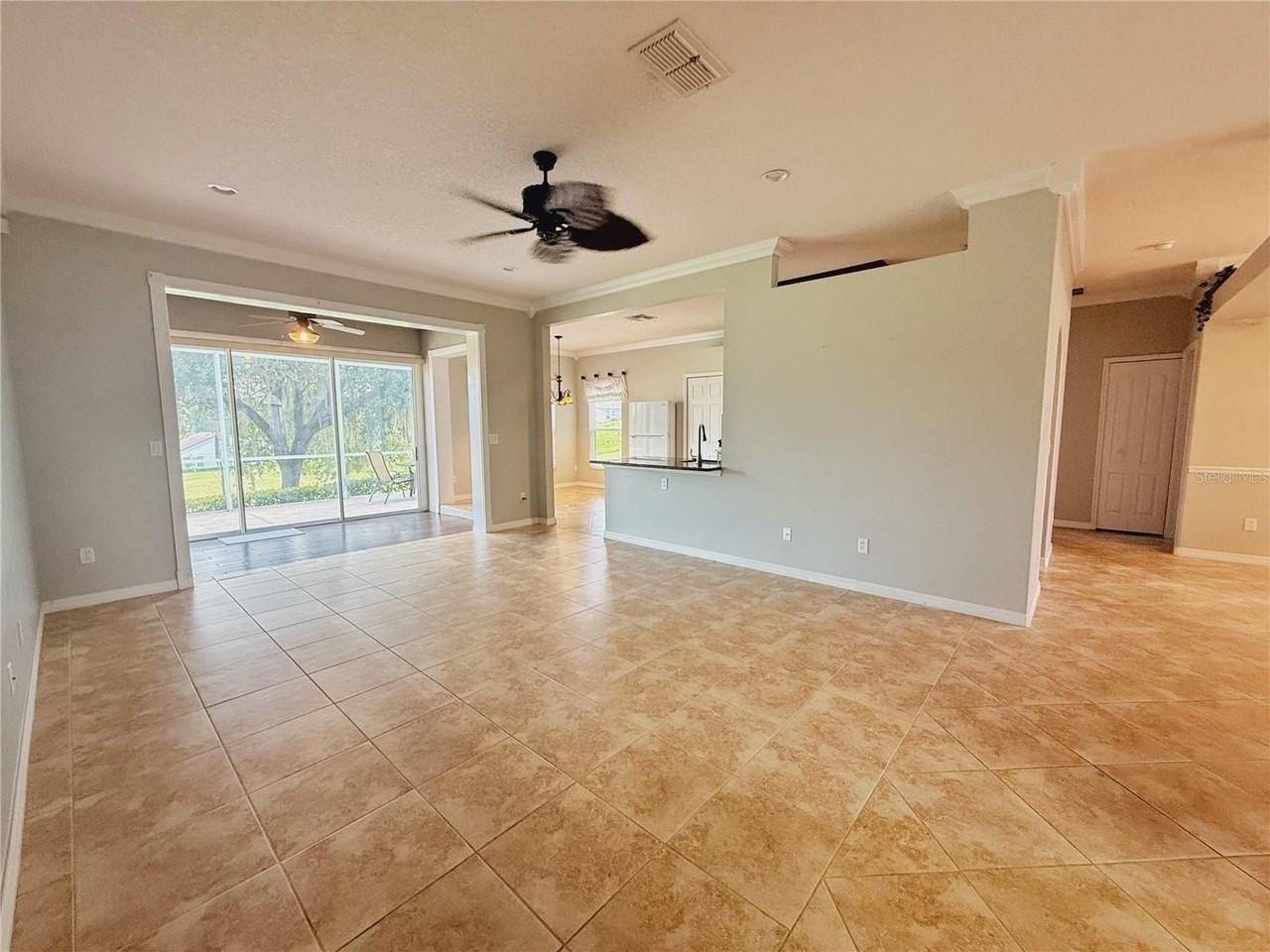 2222 Caxton Ave - Photo 5 of 36