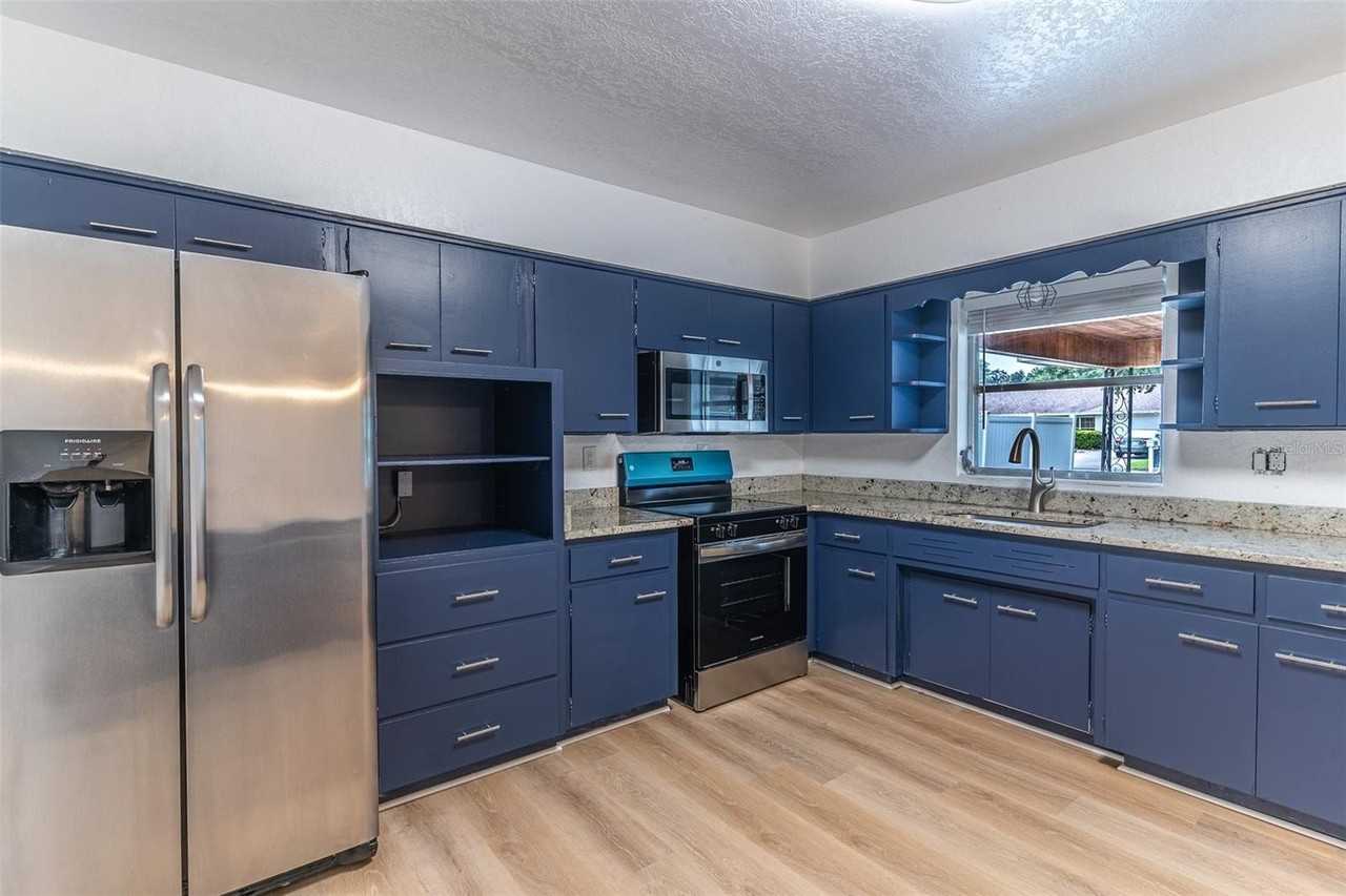 145 Beverly Dr - Photo 4 of 32