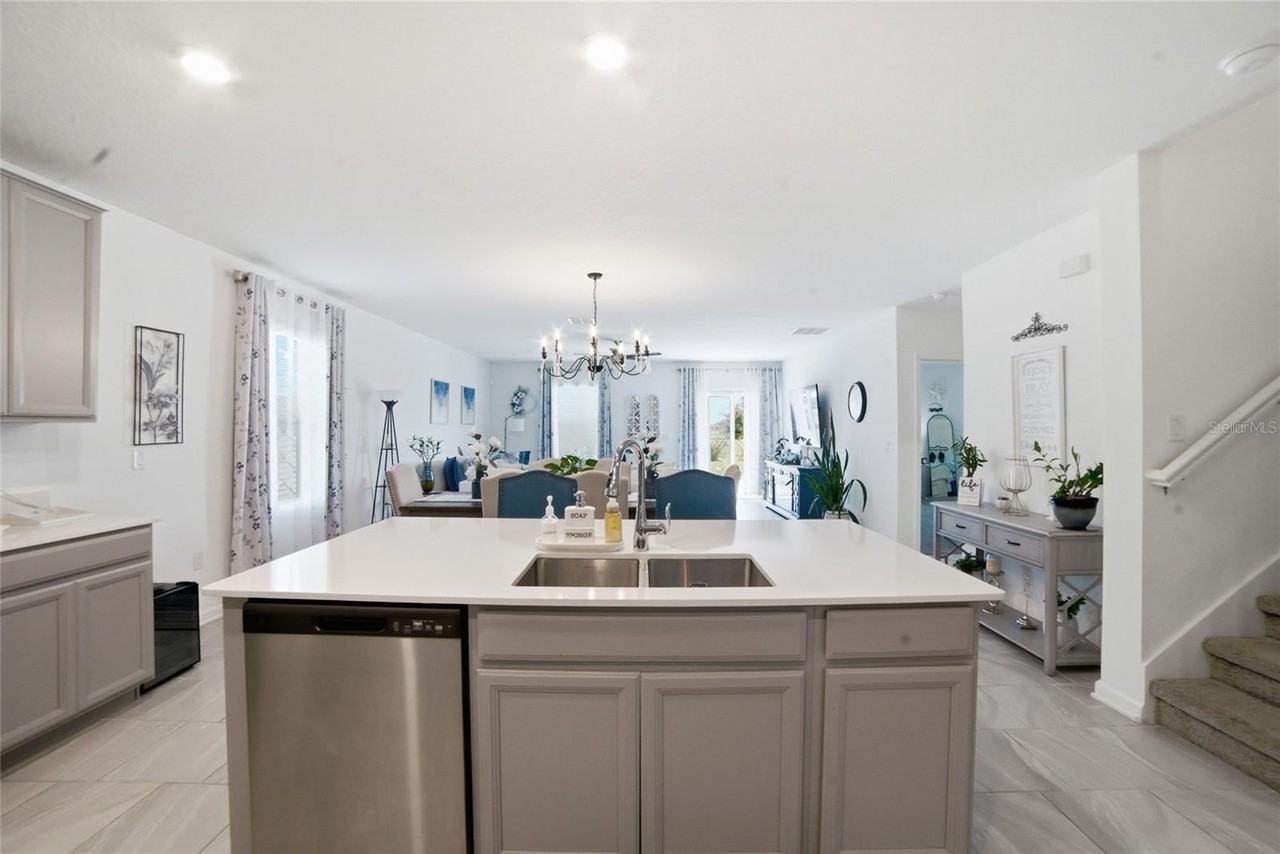 4980 Four Strand Ct - Photo 4 of 33
