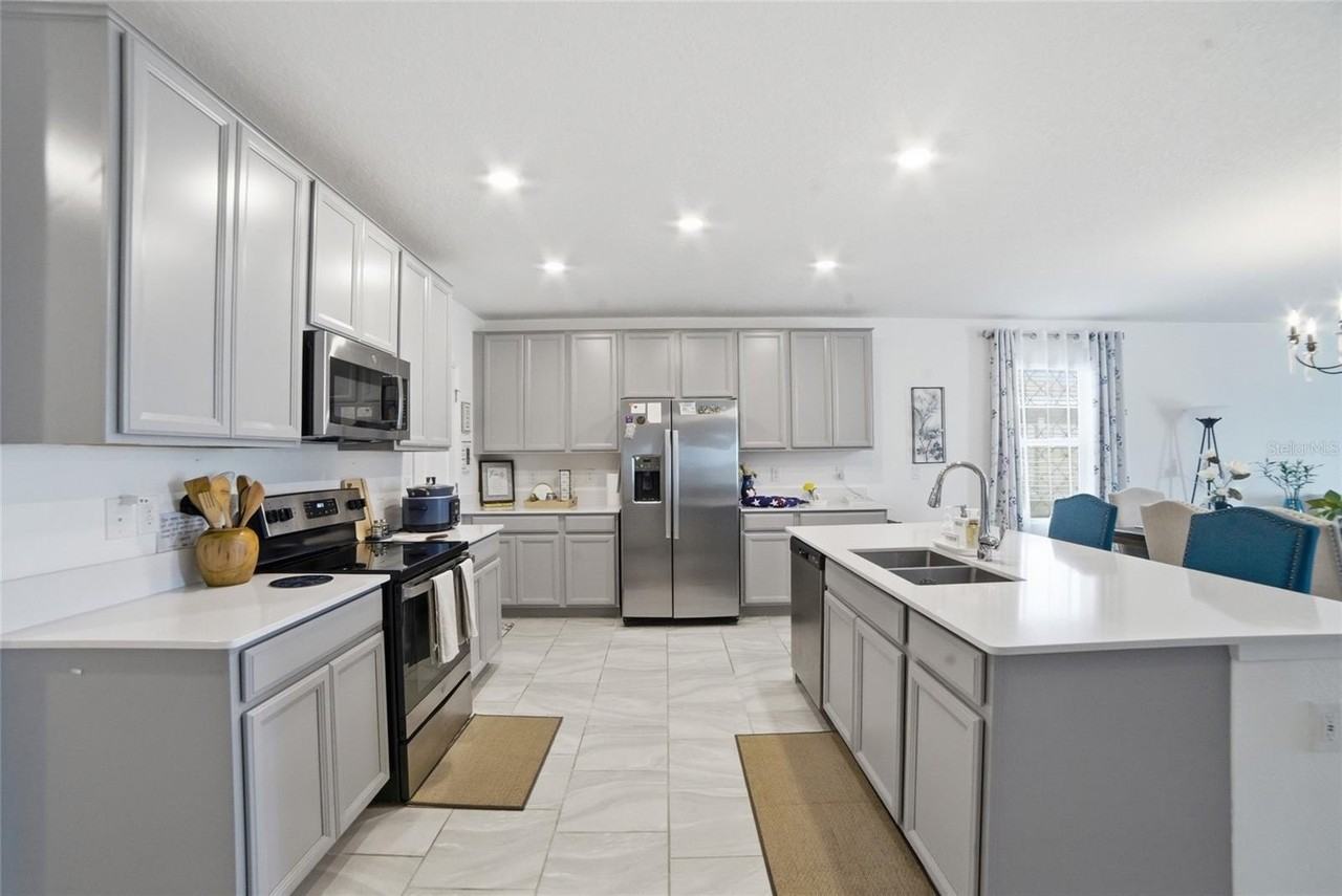 4980 Four Strand Ct - Photo 5 of 33