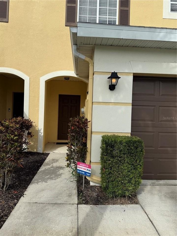 20460 Needletree Dr - Photo 2 of 28