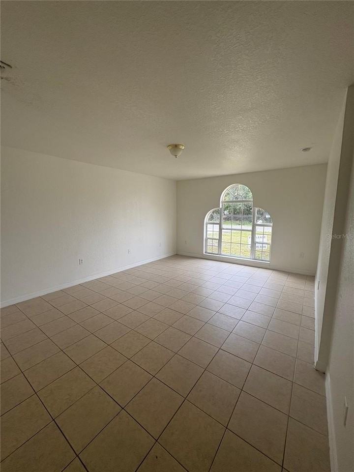 756 Camel Ct - Photo 3 of 18
