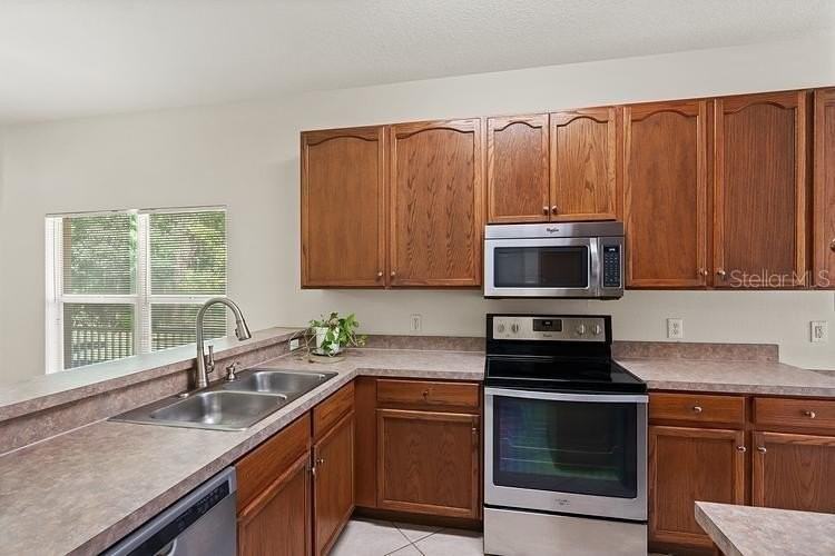 20221 Vintage Oaks Pl - Photo 2 of 14