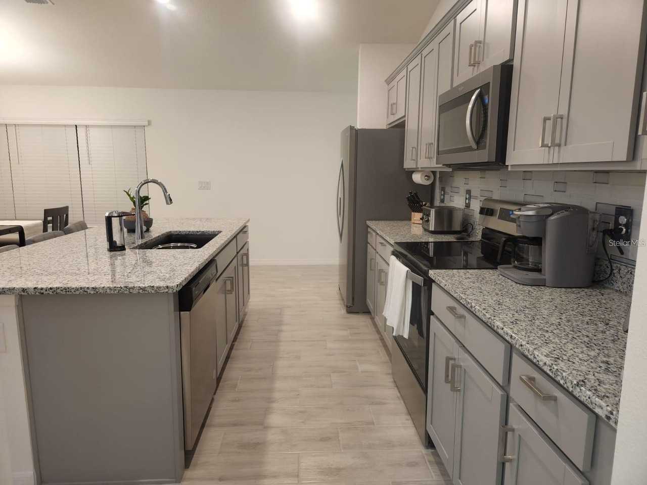1055 Papaya Cir - Photo 6 of 22