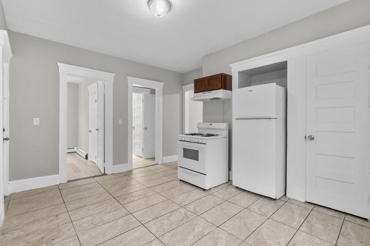 260 Orchard St 2nd Fl #2 - Photo 2 of 28