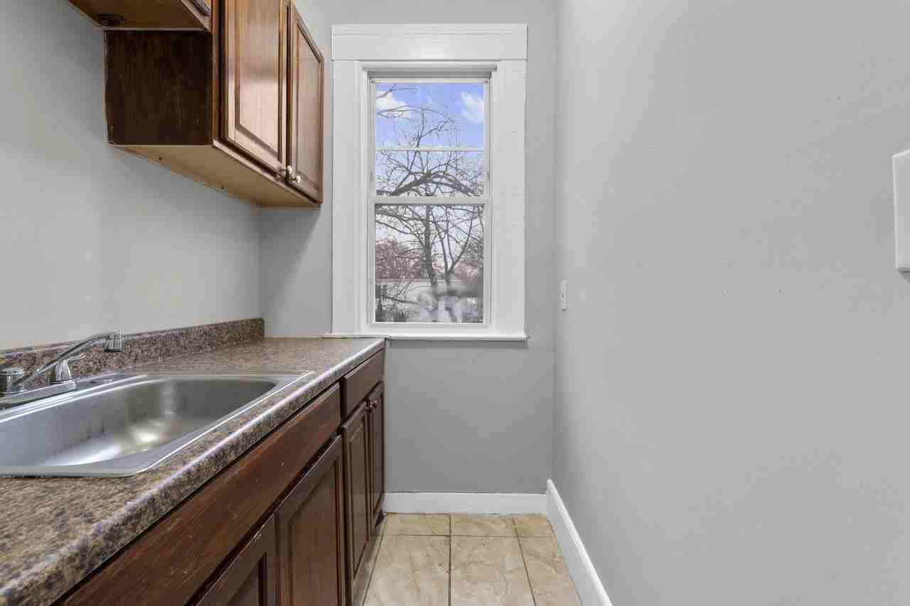 260 Orchard St 2nd Fl #2 - Photo 3 of 28