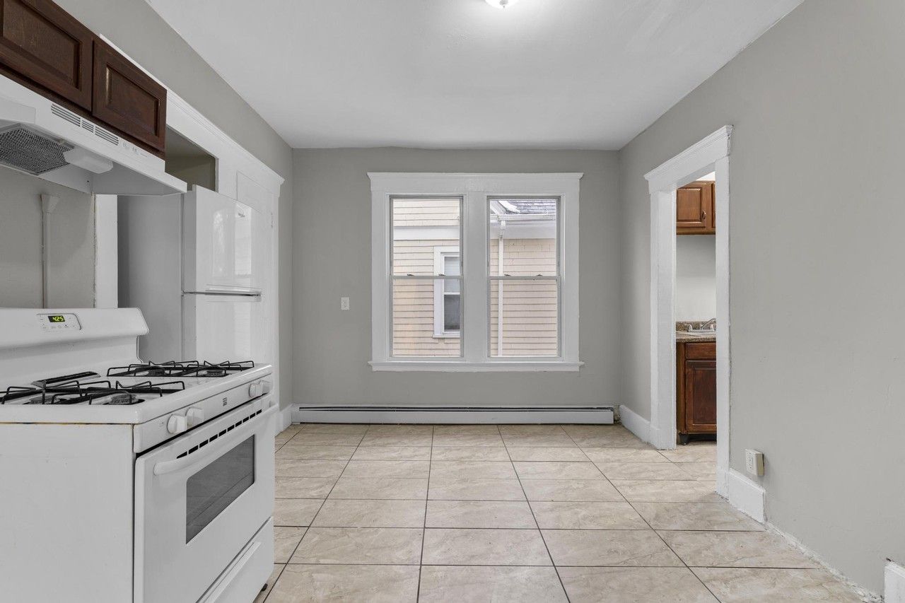 260 Orchard St 2nd Fl #2 - Photo 4 of 28