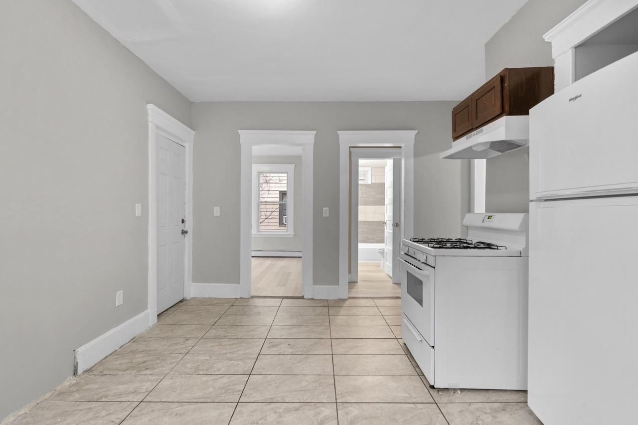260 Orchard St 2nd Fl #2 - Photo 5 of 28