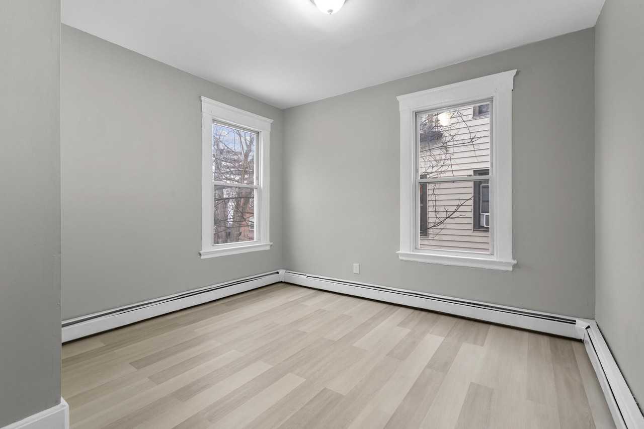 260 Orchard St 2nd Fl #2 - Photo 7 of 28