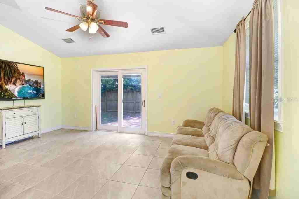 1131 Dogwood Ave - Photo 4 of 28